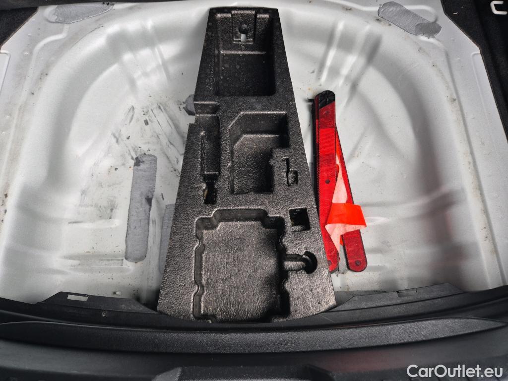  Land Rover  Discovery SEAT Nuevo León / 2020 / 5P / berlina con portón 2.0 TDI 85kW S&S Style Go (AC3) #22