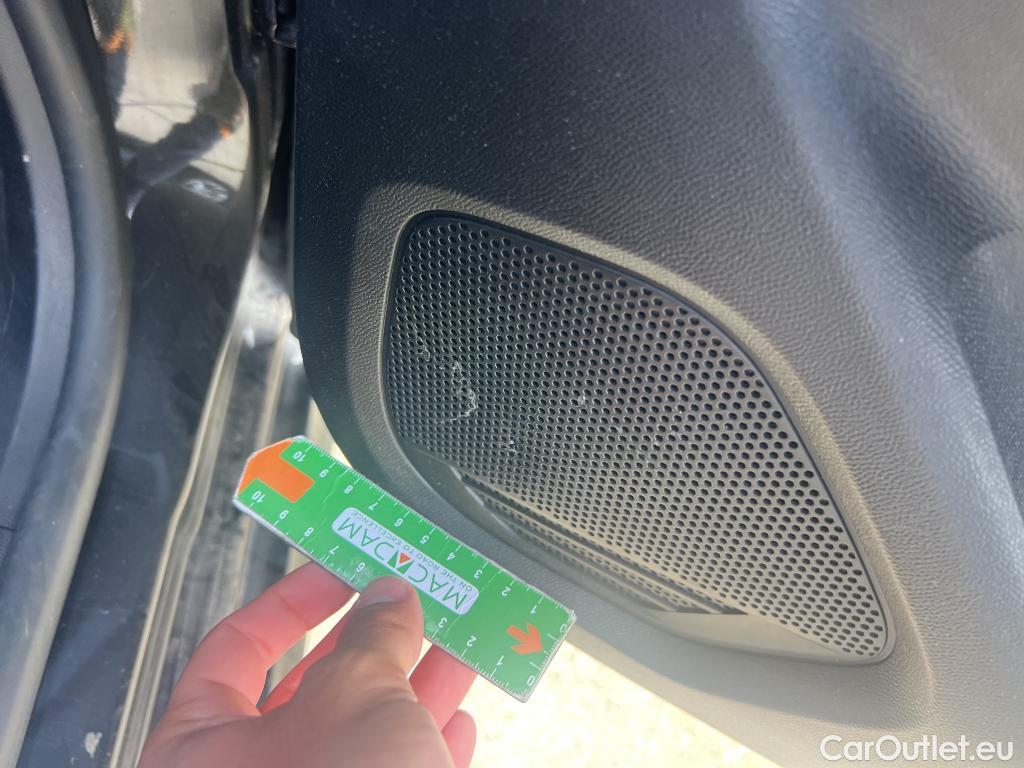  Peugeot  208 PEUGEOT  / 2019 / 5P / berlina con portón BlueHDi 73kW (100CV) Allure Pack #15