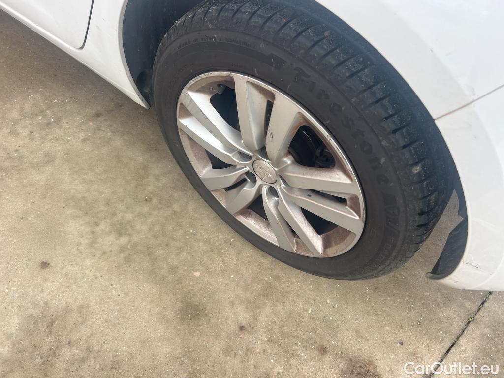  Peugeot  308 PEUGEOT  5p 2G berlina con portón 5p Active 1.6 BlueHDi 73KW (100CV) #22