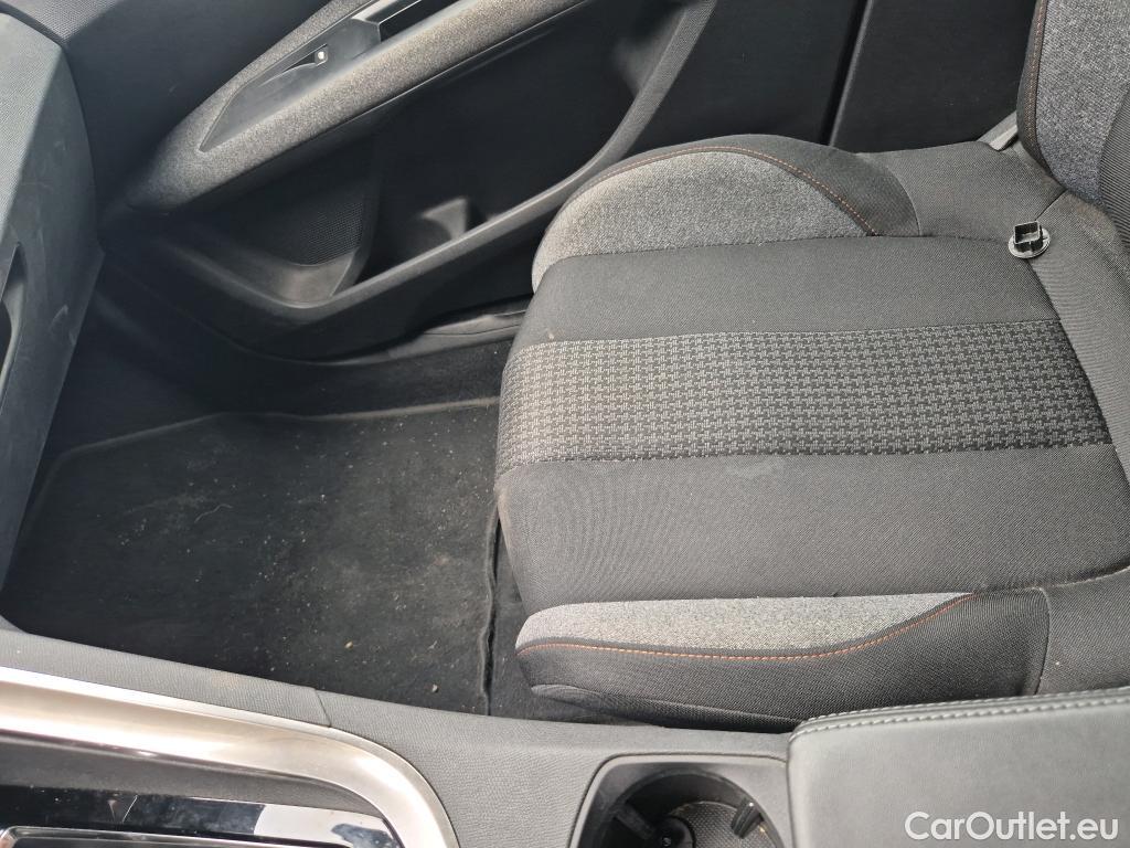  Peugeot  5008 PEUGEOT  / 2020 / 5P / todoterreno 1.2 PureTech 96KW S&S Active Pack EAT8 #30