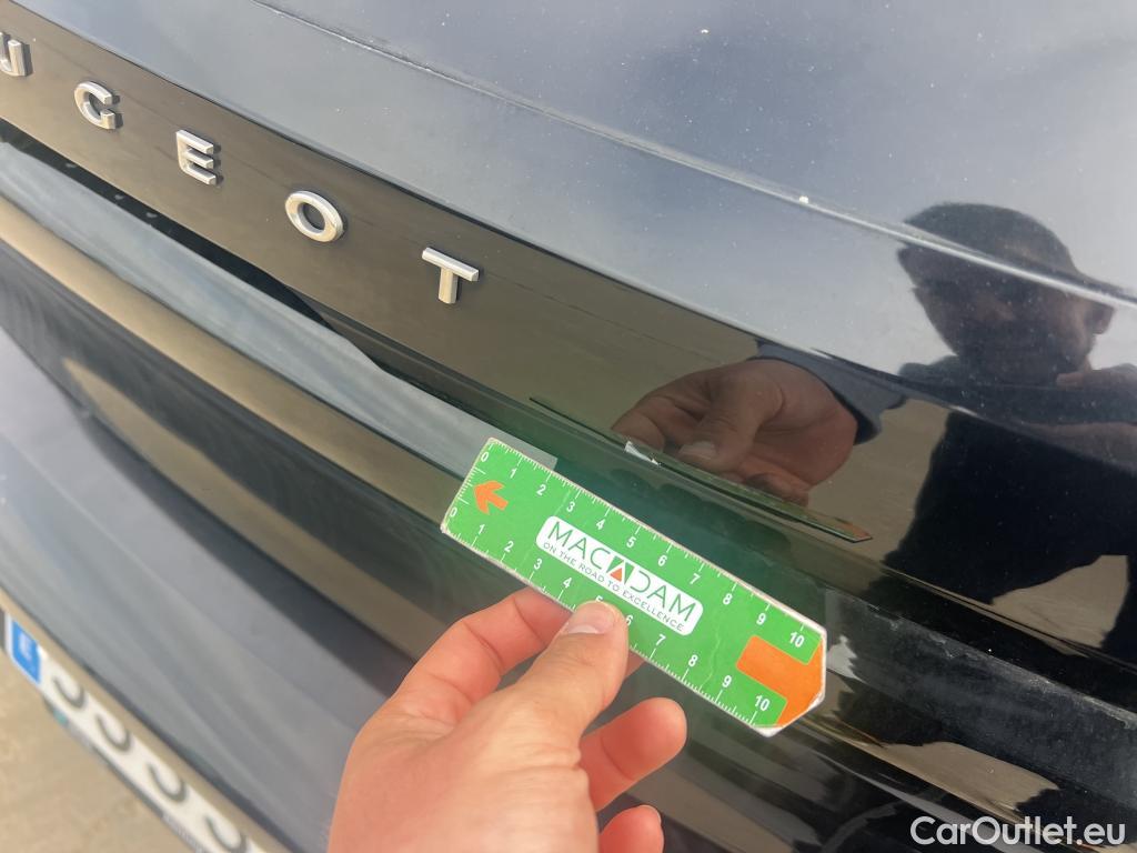  Peugeot  208 PEUGEOT  / 2019 / 5P / berlina con portón BlueHDi 73kW (100CV) Allure Pack #2