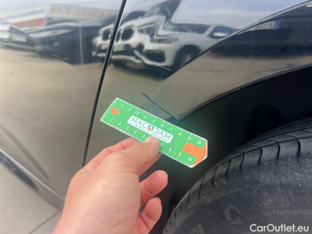  Peugeot  208 PEUGEOT  / 2019 / 5P / berlina con portón BlueHDi 73kW (100CV) Allure Pack #20