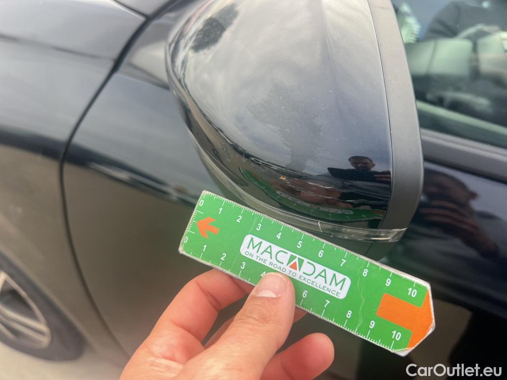  Peugeot  208 PEUGEOT  / 2019 / 5P / berlina con portón BlueHDi 73kW (100CV) Allure Pack #32