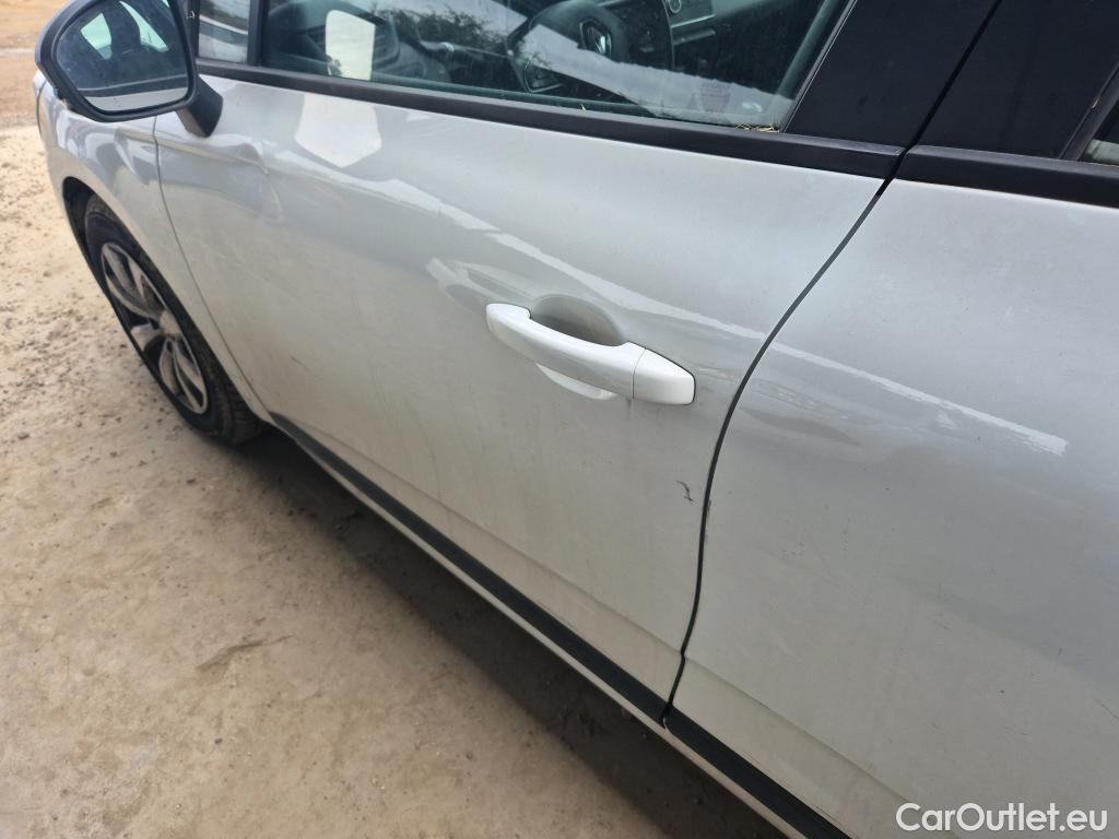  Renault  Clio RENAULT  / 2019 / 5P / berlina con portón Business TCe 67 kW (90CV) #11