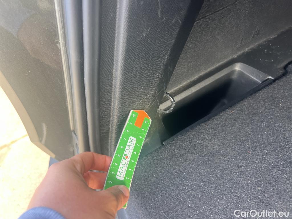  Peugeot  3008 PEUGEOT  / 2016 / 5P / todoterreno 1.5L BlueHDi 96kW (130CV) S&S Active (AC2) #21