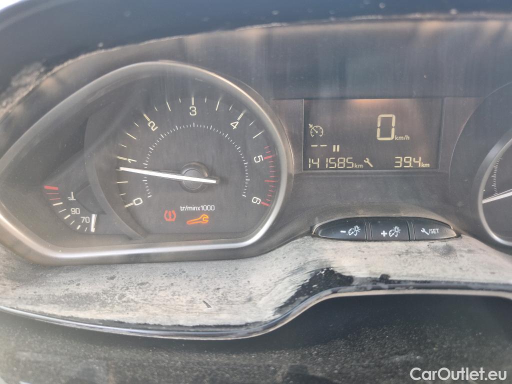  Peugeot  2008 PEUGEOT  / 2016 / 5P / todoterreno Signature BlueHDi 100 S&S 5 Vel. MAN #56