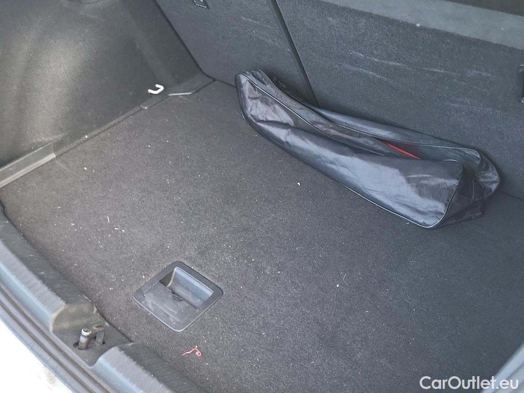  Volkswagen  Polo VOLKSWAGEN  / 2021 / 5P / berlina con portón Life 1.0 TSI 70kW (95CV) #17