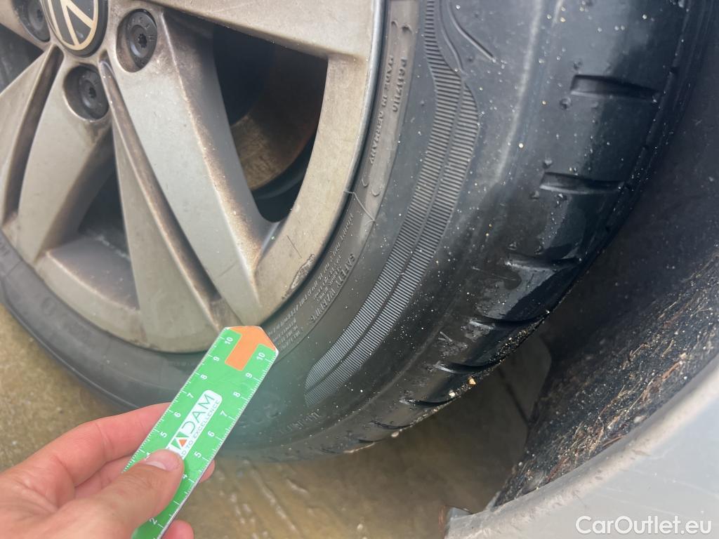  Volkswagen  Golf  VOLKSWAGEN / 2020 / 5P / familiar Life 2.0 TDI 85kW (115CV) Variant #21