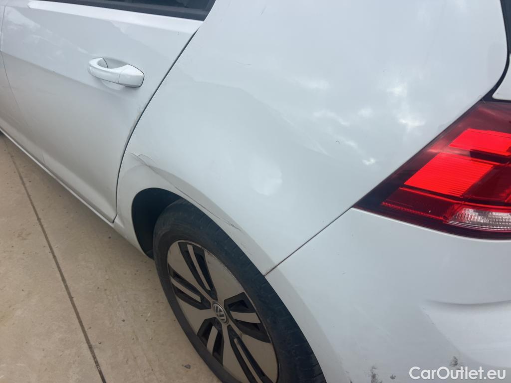  Volkswagen  Golf  VOLKSWAGEN / 2016 / 5P / berlina con portón e-ePower 110 kW (136CV) #4