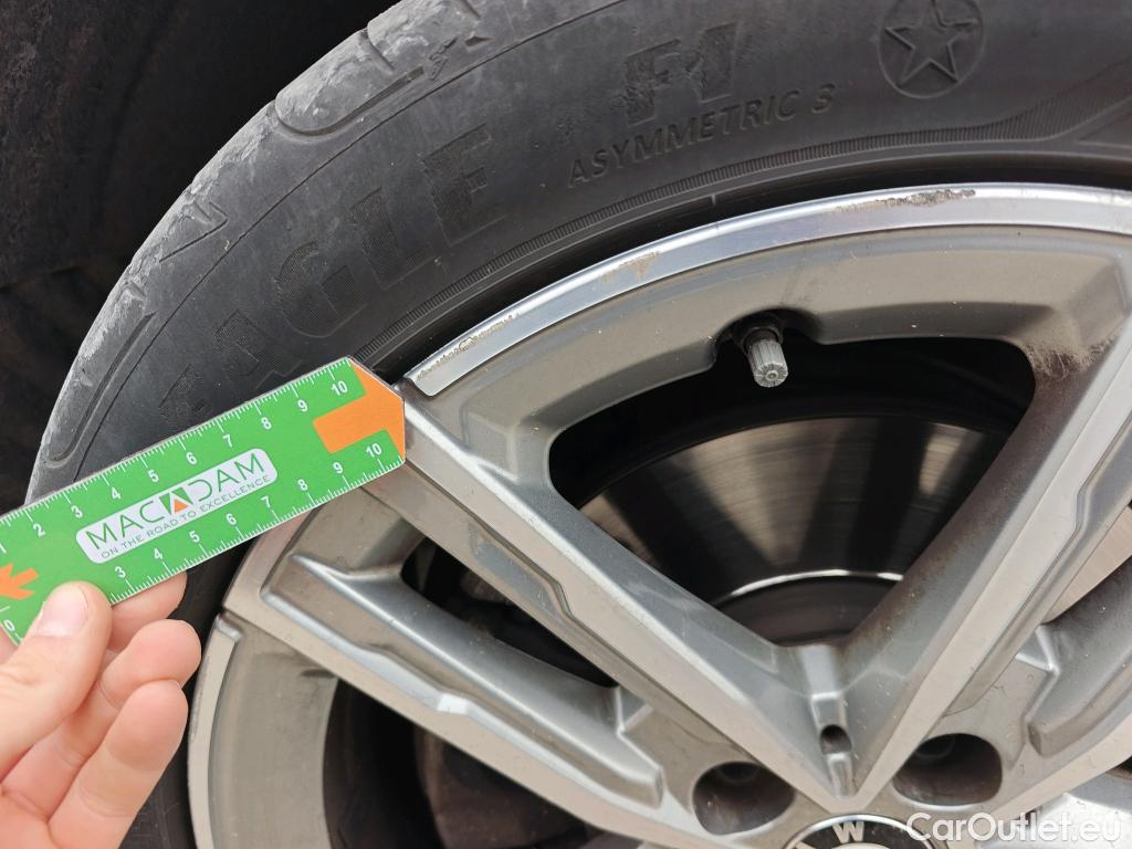  Bmw  Serie 1 BMW  / 2019 / 5P / berlina con portón 118i #2