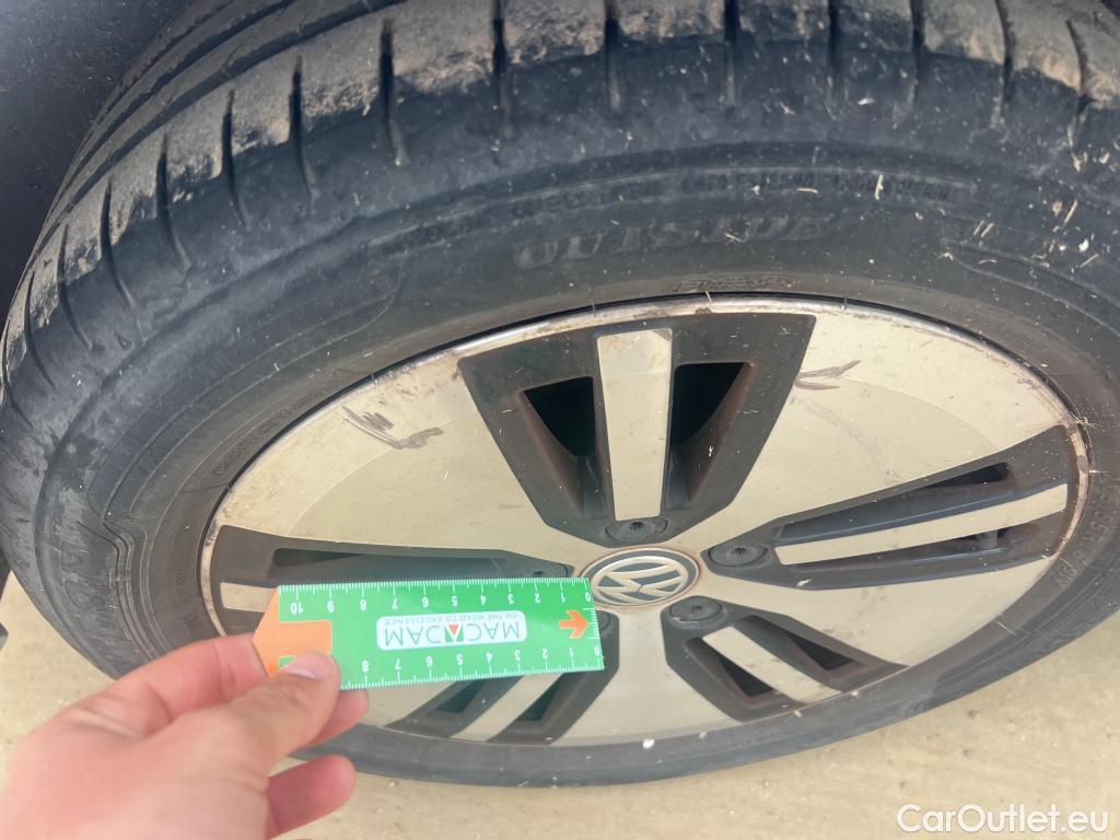  Volkswagen  Golf  VOLKSWAGEN / 2016 / 5P / berlina con portón e-ePower 110 kW (136CV) #13