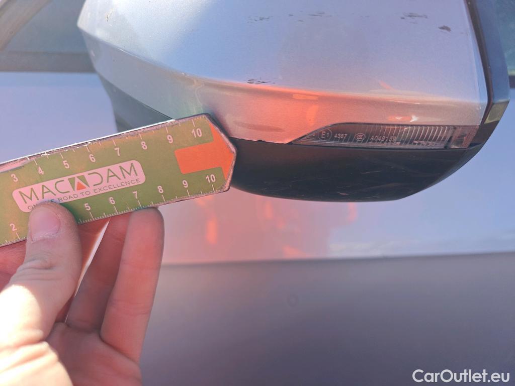  Audi  Q2 AUDI  / 2016 / 5P / todoterreno Design 35 TDI 110kW (150CV) #9