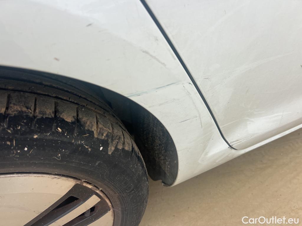  Volkswagen  Golf  VOLKSWAGEN / 2016 / 5P / berlina con portón e-ePower 110 kW (136CV) #2