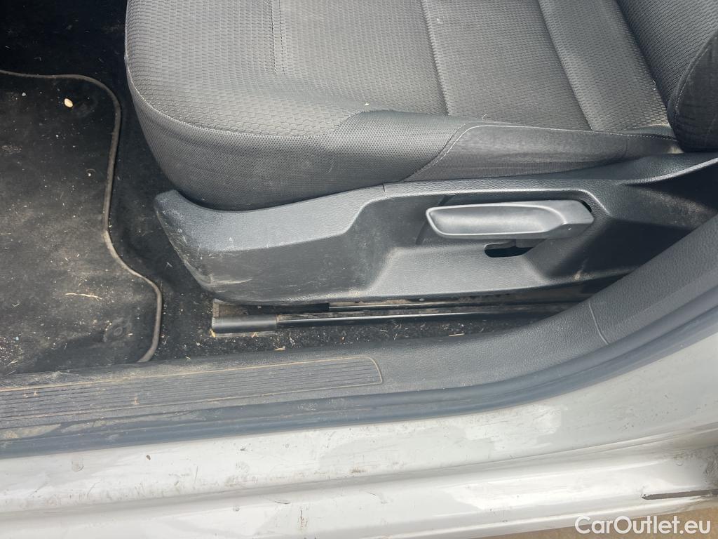  Volkswagen  Golf  VOLKSWAGEN / 2016 / 5P / berlina con portón e-ePower 110 kW (136CV) #16