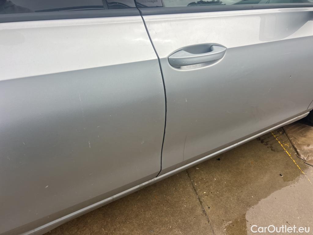  Volkswagen  Golf  VOLKSWAGEN / 2020 / 5P / familiar Life 2.0 TDI 85kW (115CV) Variant #12