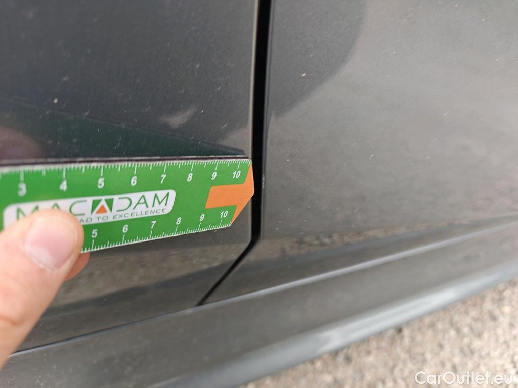  Bmw  Serie 1 BMW  / 2019 / 5P / berlina con portón 118i #34