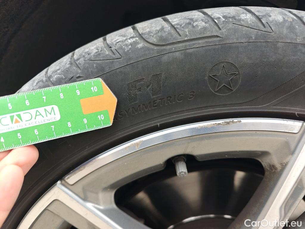  Bmw  Serie 1 BMW  / 2019 / 5P / berlina con portón 118i #21