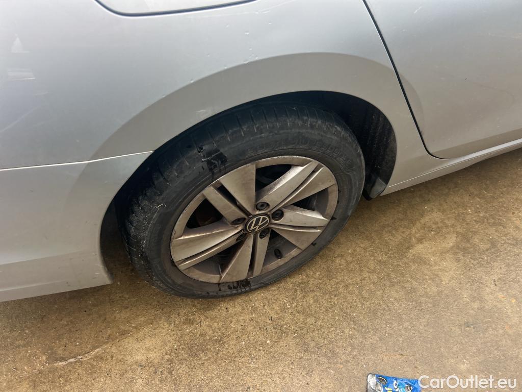  Volkswagen  Golf  VOLKSWAGEN / 2020 / 5P / familiar Life 2.0 TDI 85kW (115CV) Variant #22