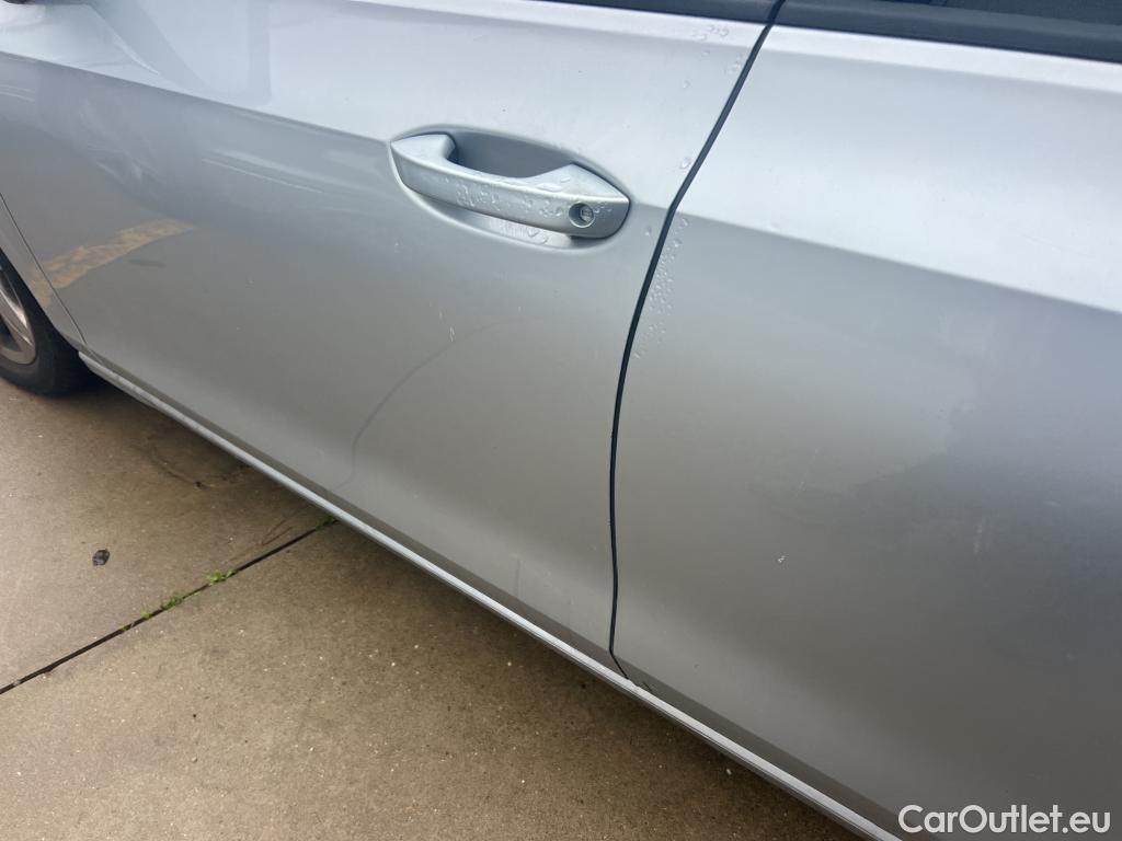  Volkswagen  Golf  VOLKSWAGEN / 2020 / 5P / familiar Life 2.0 TDI 85kW (115CV) Variant #8