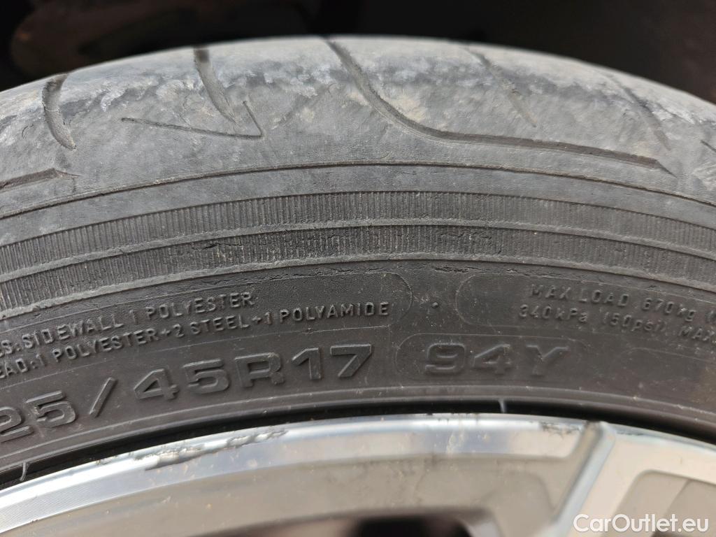  Bmw  Serie 1 BMW  / 2019 / 5P / berlina con portón 118i #38