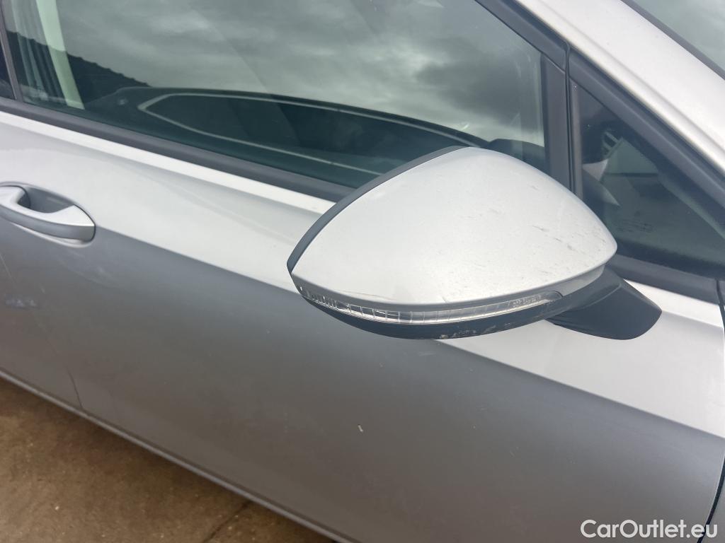  Volkswagen  Golf  VOLKSWAGEN / 2020 / 5P / familiar Life 2.0 TDI 85kW (115CV) Variant #38