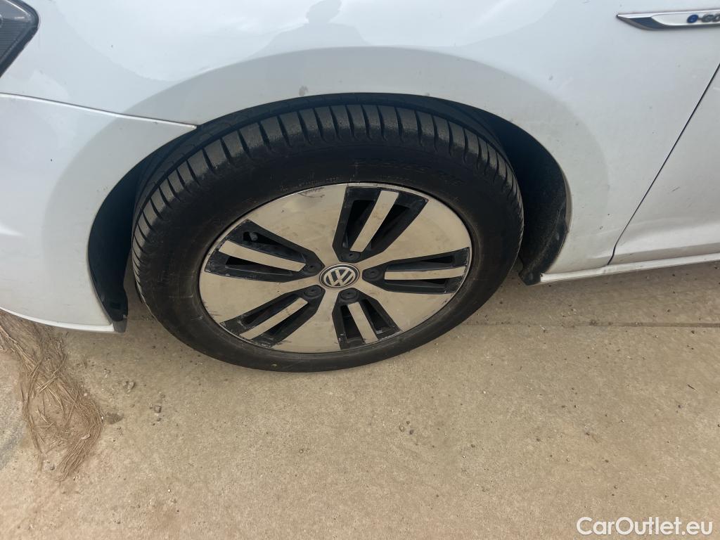  Volkswagen  Golf  VOLKSWAGEN / 2016 / 5P / berlina con portón e-ePower 110 kW (136CV) #8