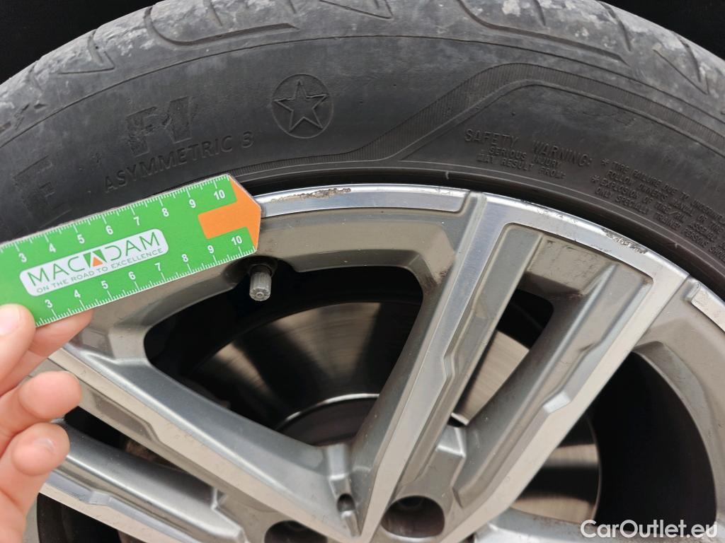  Bmw  Serie 1 BMW  / 2019 / 5P / berlina con portón 118i #3