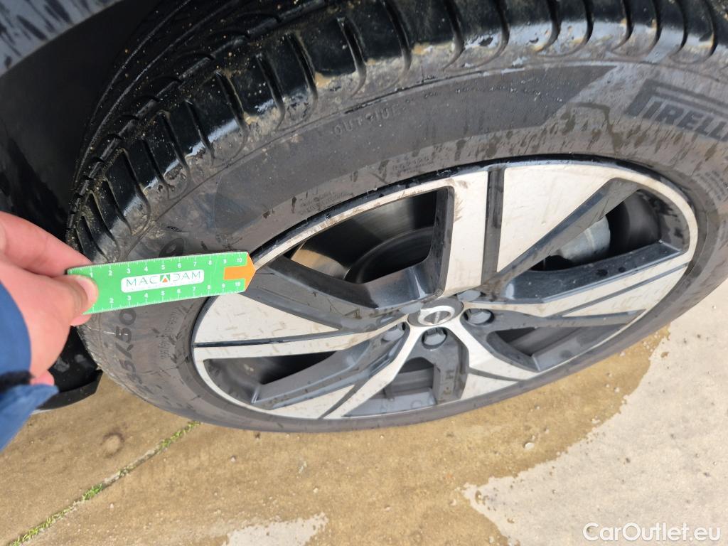  Volvo  XC 40 VOLVO XC40 / 2017 / 5P / todoterreno 1.5 T4 Twin Recharge R-Design Auto #4