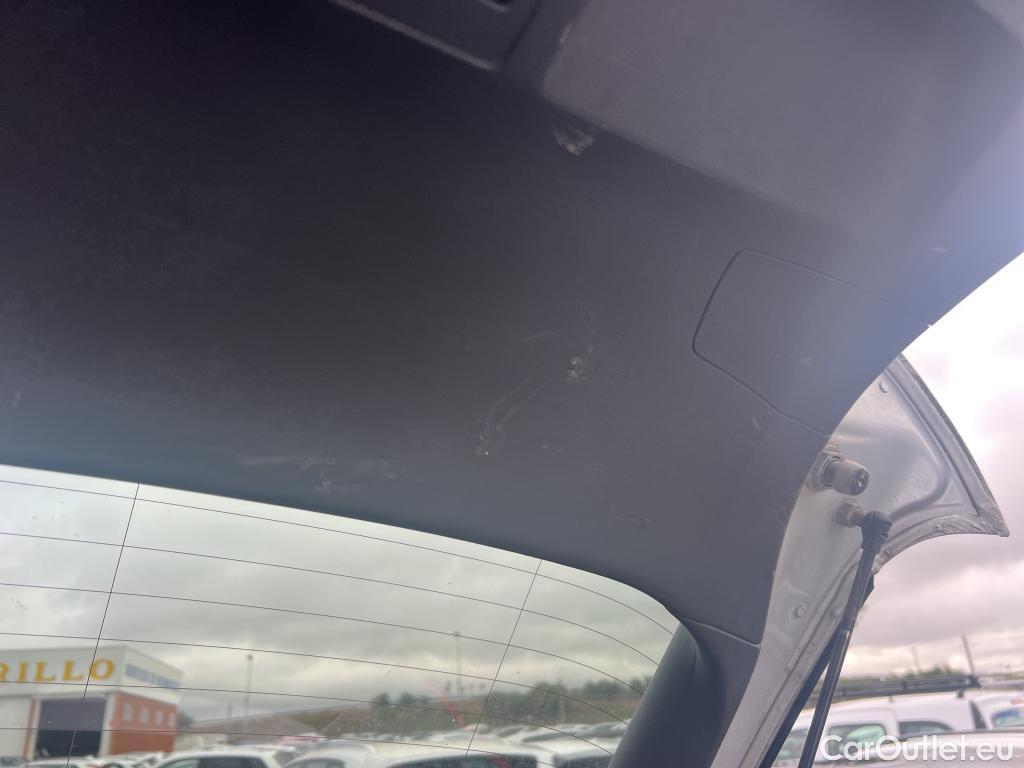  Volkswagen  Golf  VOLKSWAGEN / 2020 / 5P / familiar Life 2.0 TDI 85kW (115CV) Variant #25