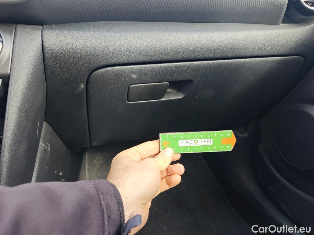  Hyundai  Konna HYUNDAI Kona / 2017 / 5P / todoterreno 1.6 GDI HEV Klass DCT #6