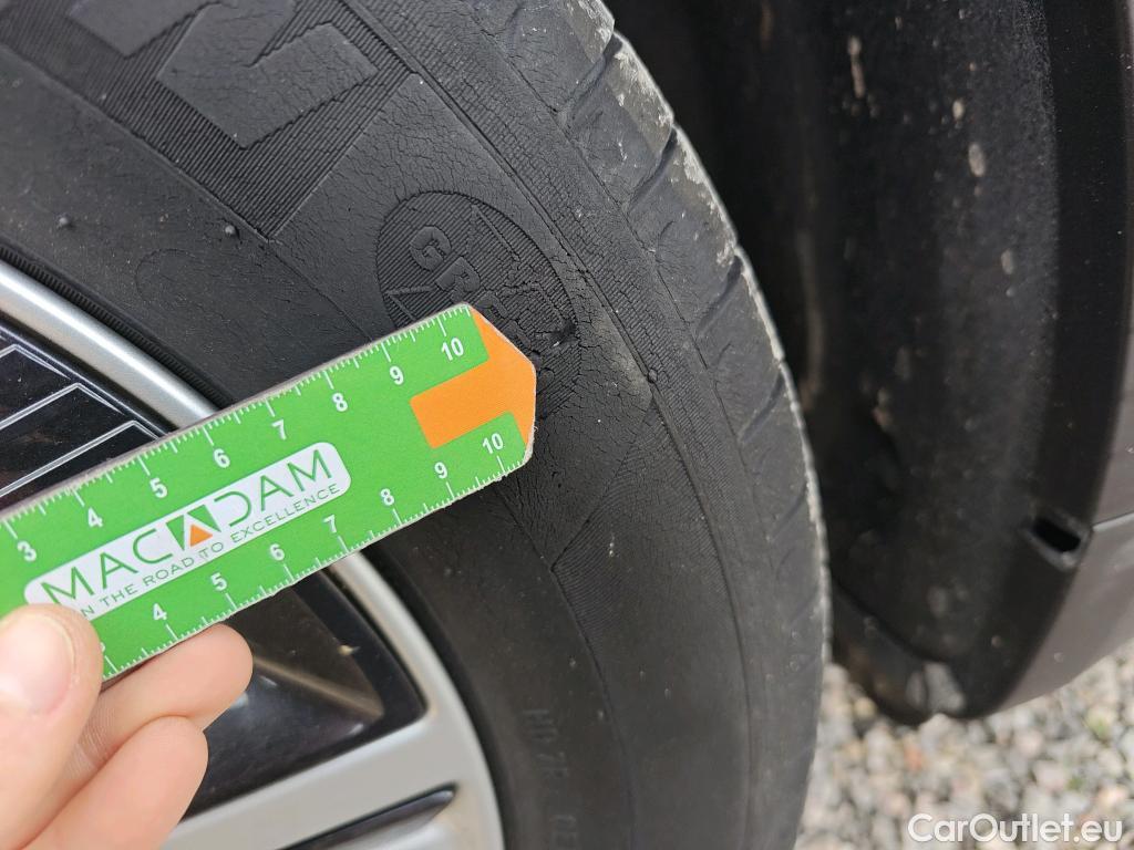  KIA  Niro KIA  / 2019 / 5P / crossover 1.6 GDi HEV 104kW (141CV) Concept #33