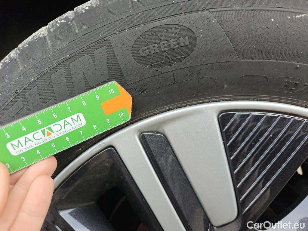  KIA  Niro KIA  / 2019 / 5P / crossover 1.6 GDi HEV 104kW (141CV) Concept #31