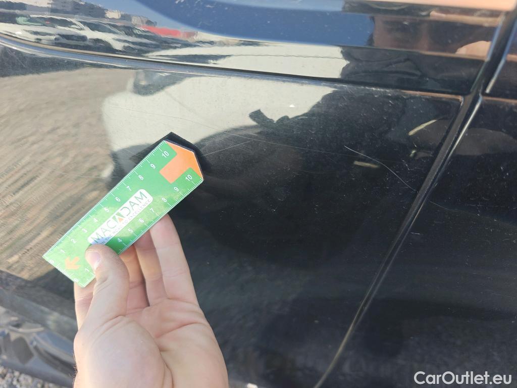  Land Rover  Range Rover LAND ROVER  Velar / 2017 / 5P / todoterreno 2.0D D240 R-Dynamic S 4WD Auto #96