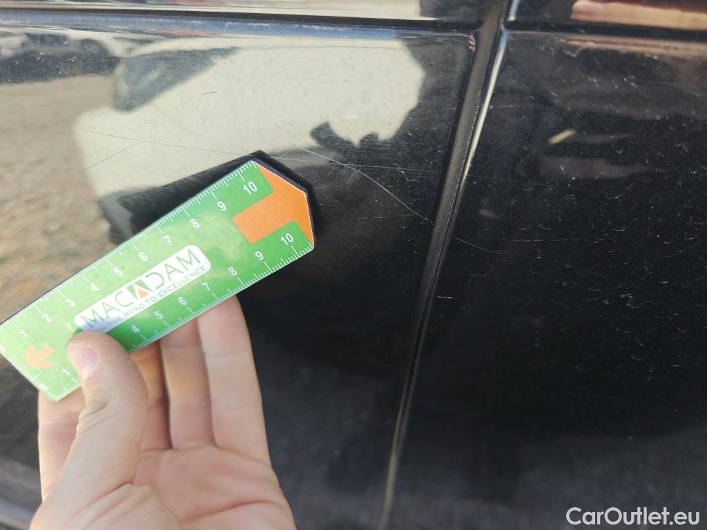  Land Rover  Range Rover LAND ROVER  Velar / 2017 / 5P / todoterreno 2.0D D240 R-Dynamic S 4WD Auto #95