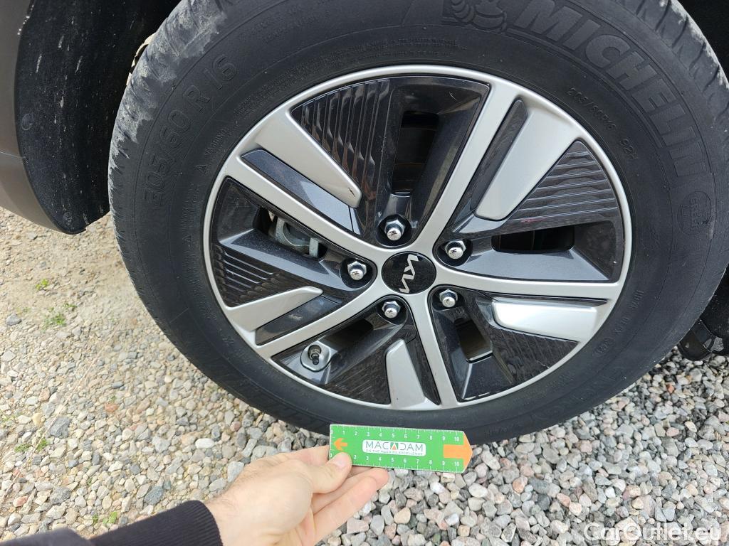  KIA  Niro KIA  / 2019 / 5P / crossover 1.6 GDi HEV 104kW (141CV) Concept #68