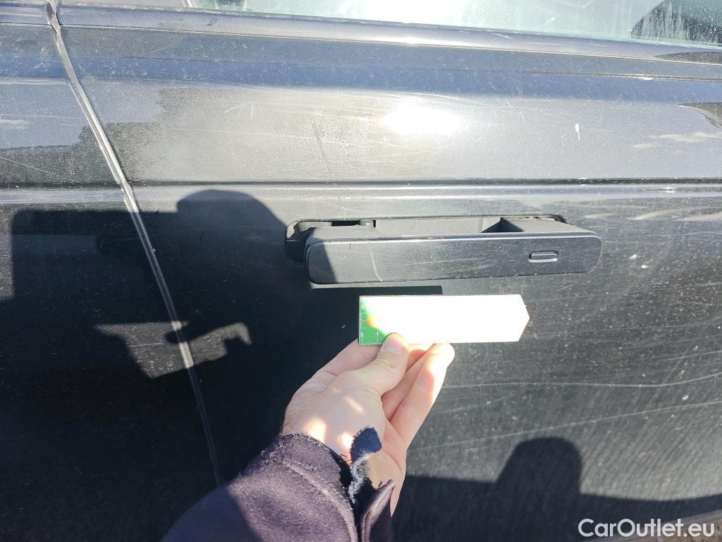  Land Rover  Range Rover LAND ROVER  Velar / 2017 / 5P / todoterreno 2.0D D240 R-Dynamic S 4WD Auto #85