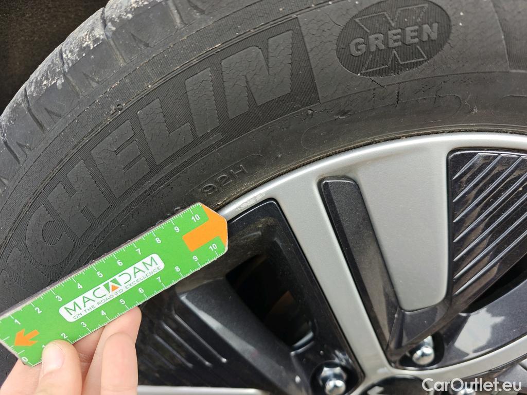  KIA  Niro KIA  / 2019 / 5P / crossover 1.6 GDi HEV 104kW (141CV) Concept #61