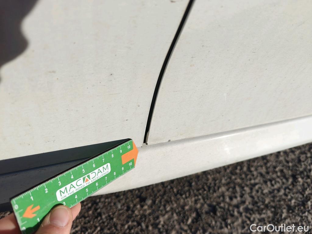  Peugeot  208 PEUGEOT  / 2019 / 5P / berlina con portón BlueHDi 73kW (100CV) Active Pack (AC) #30