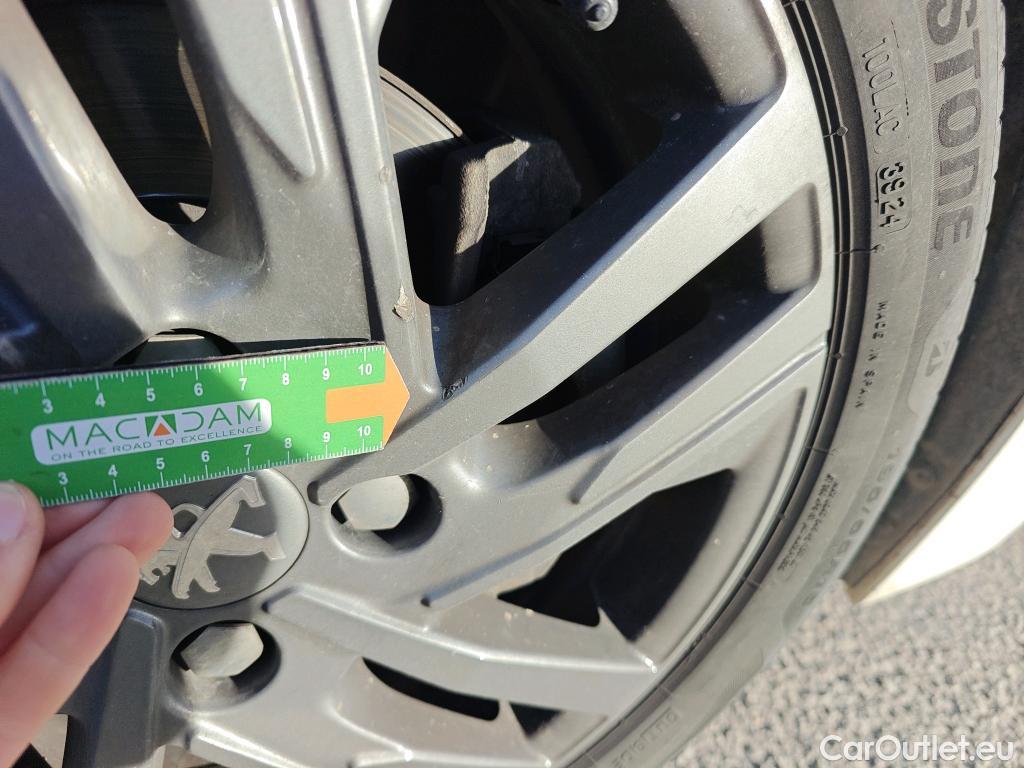  Peugeot  208 PEUGEOT  / 2019 / 5P / berlina con portón BlueHDi 73kW (100CV) Active Pack (AC) #63