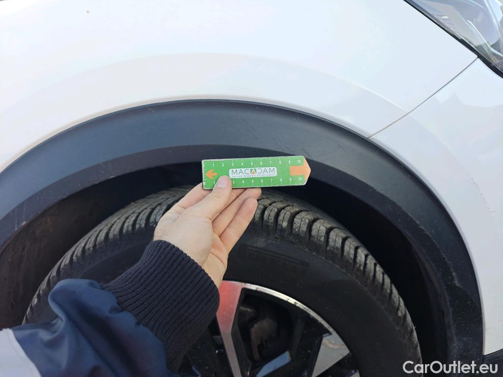  Peugeot  2008 PEUGEOT  / 2019 / 5P / todoterreno Allure Pack BlueHDI 81kW (110CV) (AC) #32