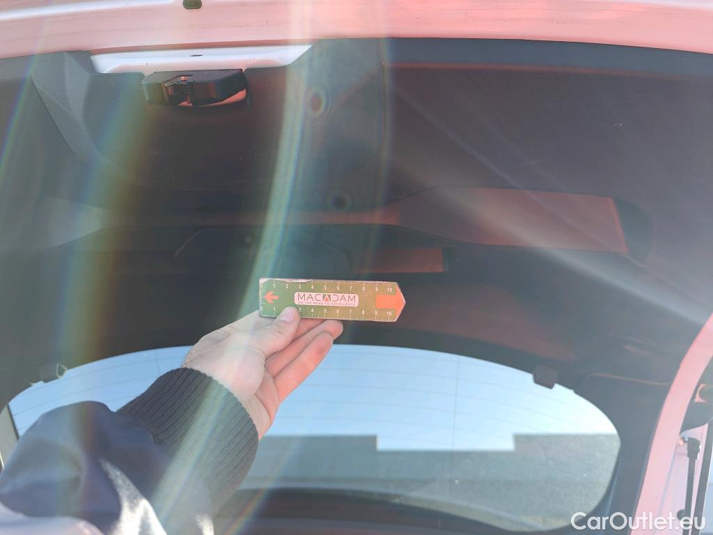  Peugeot  2008 PEUGEOT  / 2019 / 5P / todoterreno Allure Pack BlueHDI 81kW (110CV) (AC) #21