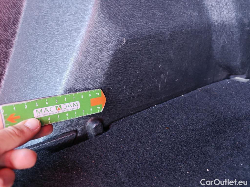  Peugeot  2008 PEUGEOT  / 2019 / 5P / todoterreno Allure Pack BlueHDI 81kW (110CV) (AC) #20