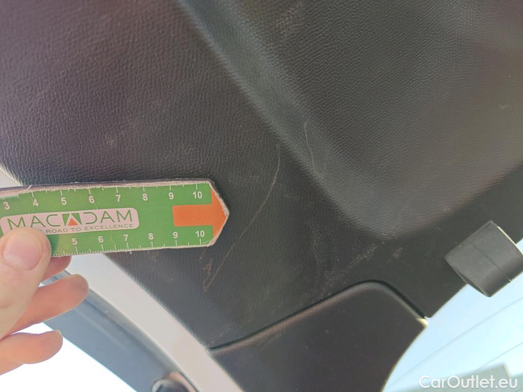  Peugeot  2008 PEUGEOT  / 2019 / 5P / todoterreno Allure Pack BlueHDI 81kW (110CV) (AC) #22