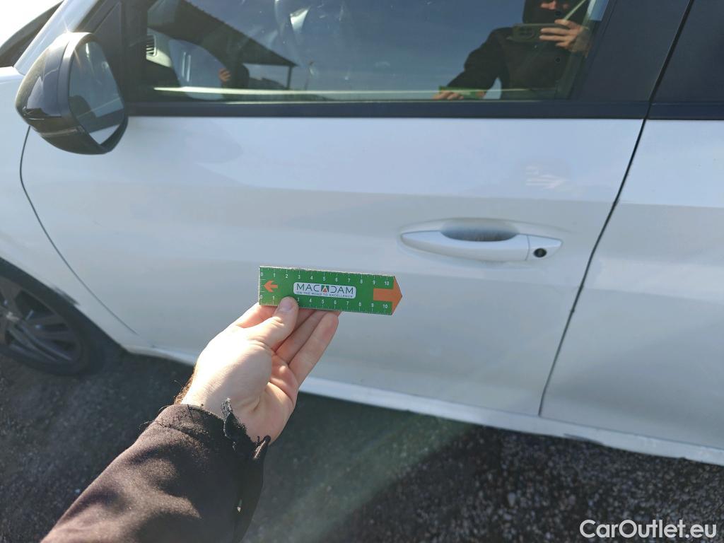  Peugeot  208 PEUGEOT  / 2019 / 5P / berlina con portón BlueHDi 73kW (100CV) Active Pack (AC) #13