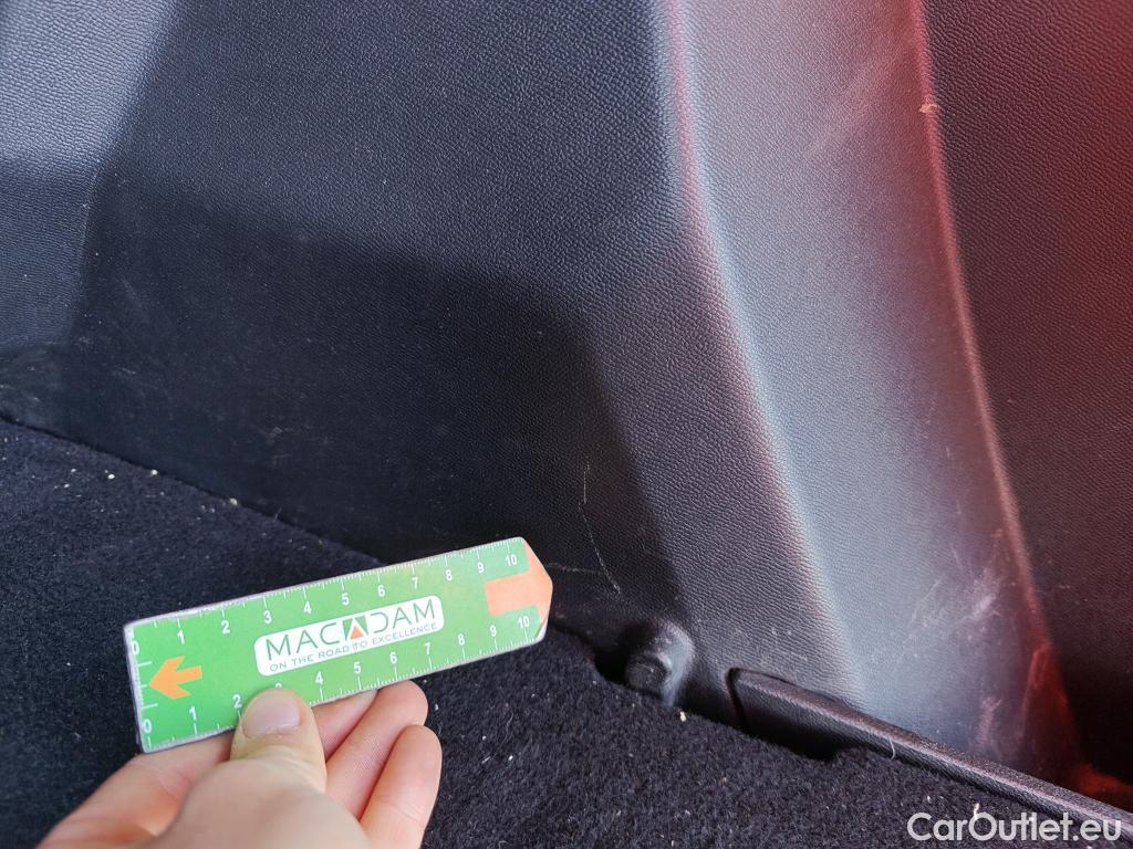  Peugeot  2008 PEUGEOT  / 2019 / 5P / todoterreno Allure Pack BlueHDI 81kW (110CV) (AC) #18