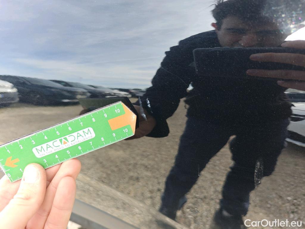  Renault  Kadjar RENAULT  / 2019 / 5P / crossover Zen GPF TCe 103kW (140CV) EDC (AC) #67