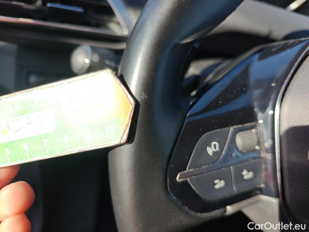  Peugeot  3008 PEUGEOT  Hybrid / 2020 / 5P / todoterreno 225 e-EAT8 Allure #39