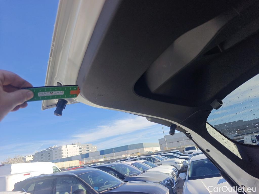  Peugeot  2008 PEUGEOT  / 2019 / 5P / todoterreno Allure Puretech 130 S&S EAT8 #4