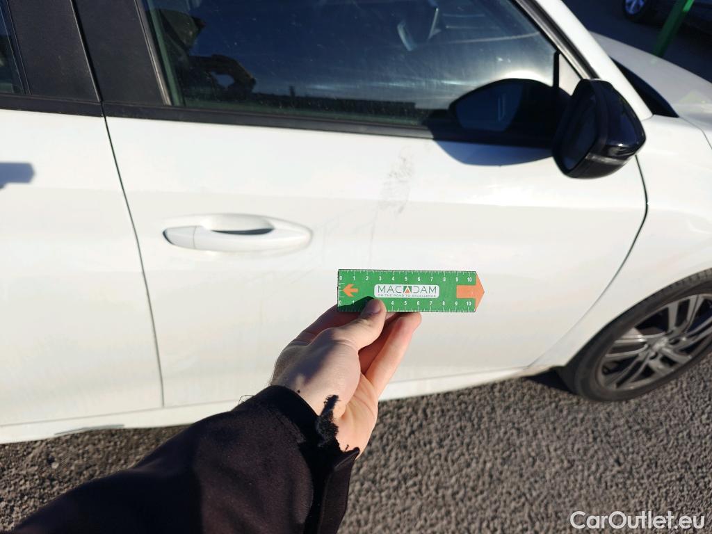  Peugeot  208 PEUGEOT  / 2019 / 5P / berlina con portón BlueHDi 73kW (100CV) Active Pack (AC) #28