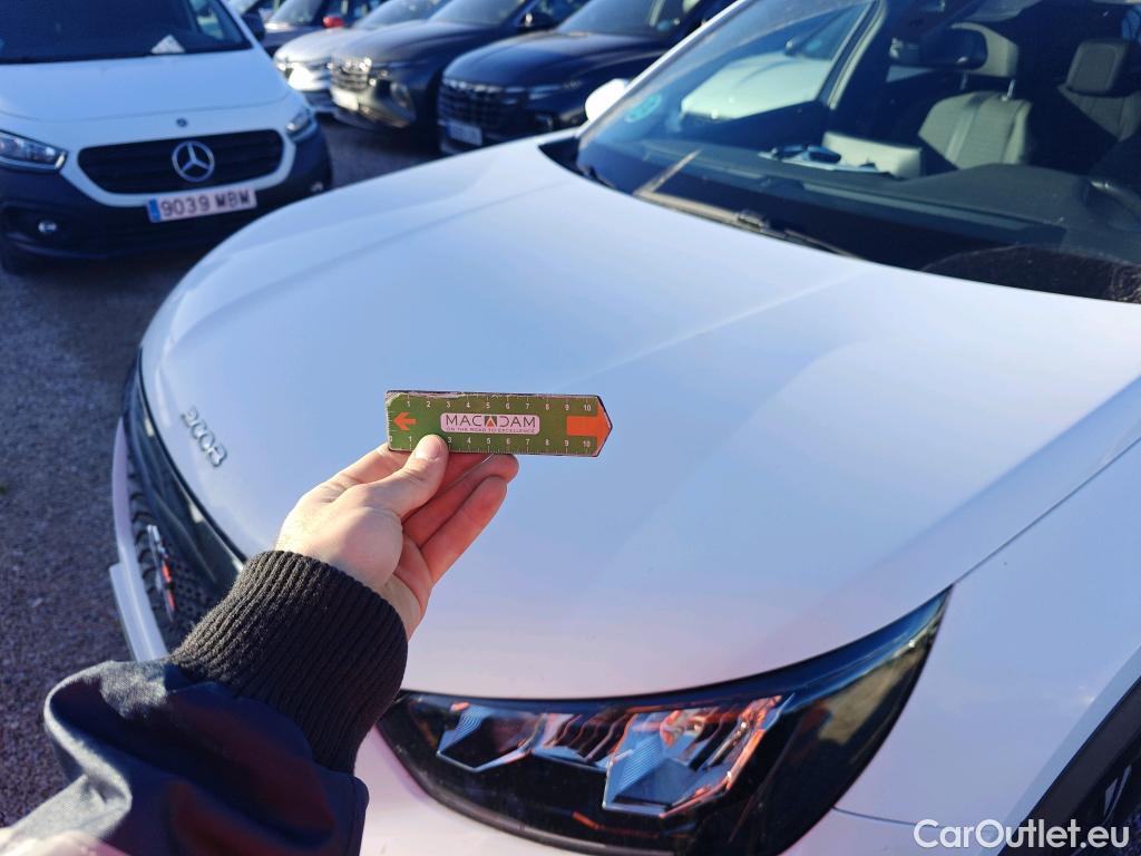  Peugeot  2008 PEUGEOT  / 2019 / 5P / todoterreno Allure Pack BlueHDI 81kW (110CV) (AC) #43